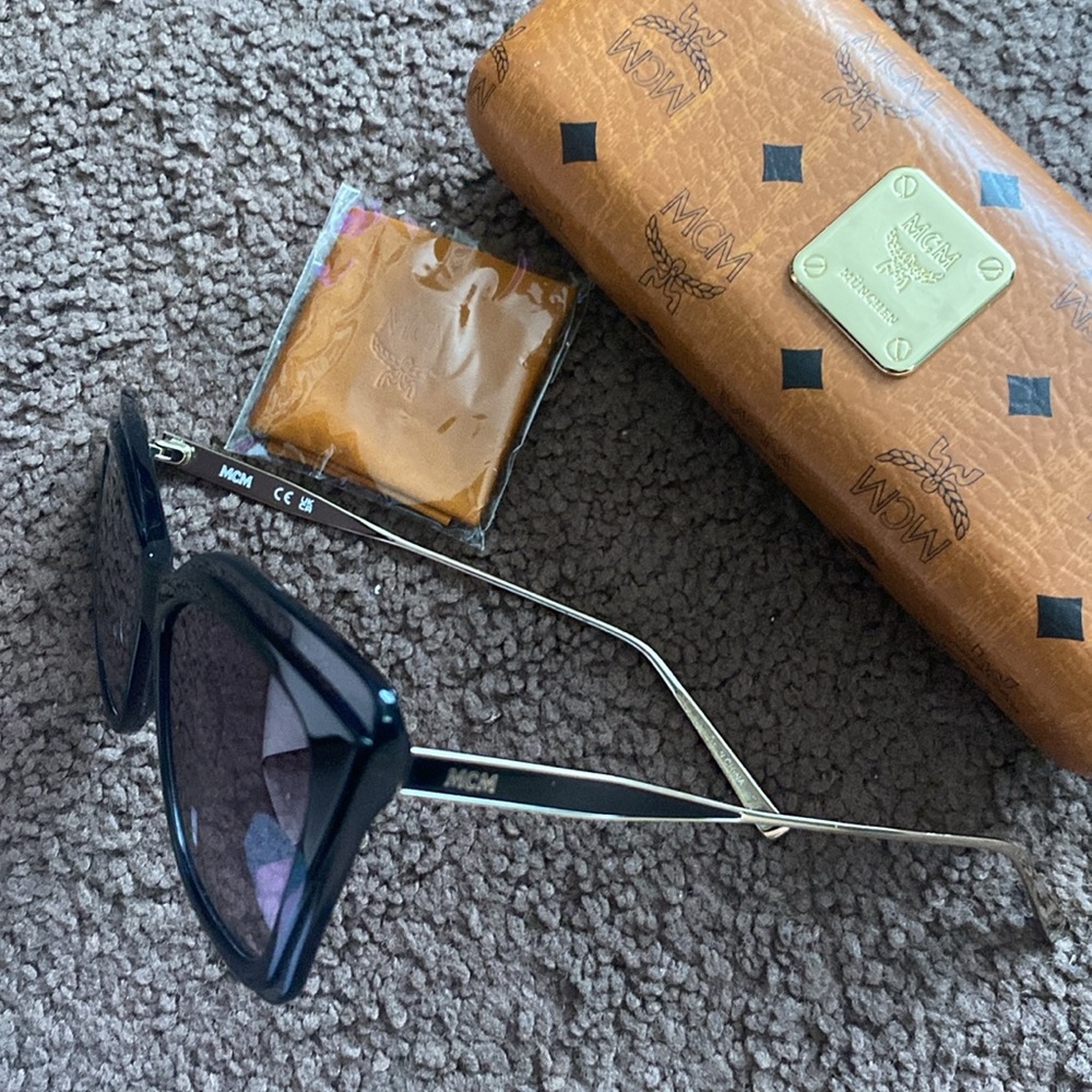 MCM- sunglasses - Picture 7 of 15